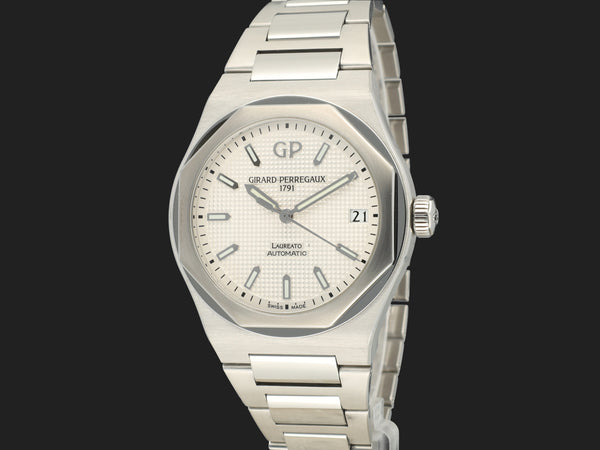 Girard-Perregaux Laureato 42MM White Dial Automatic 81010-11-131-11A