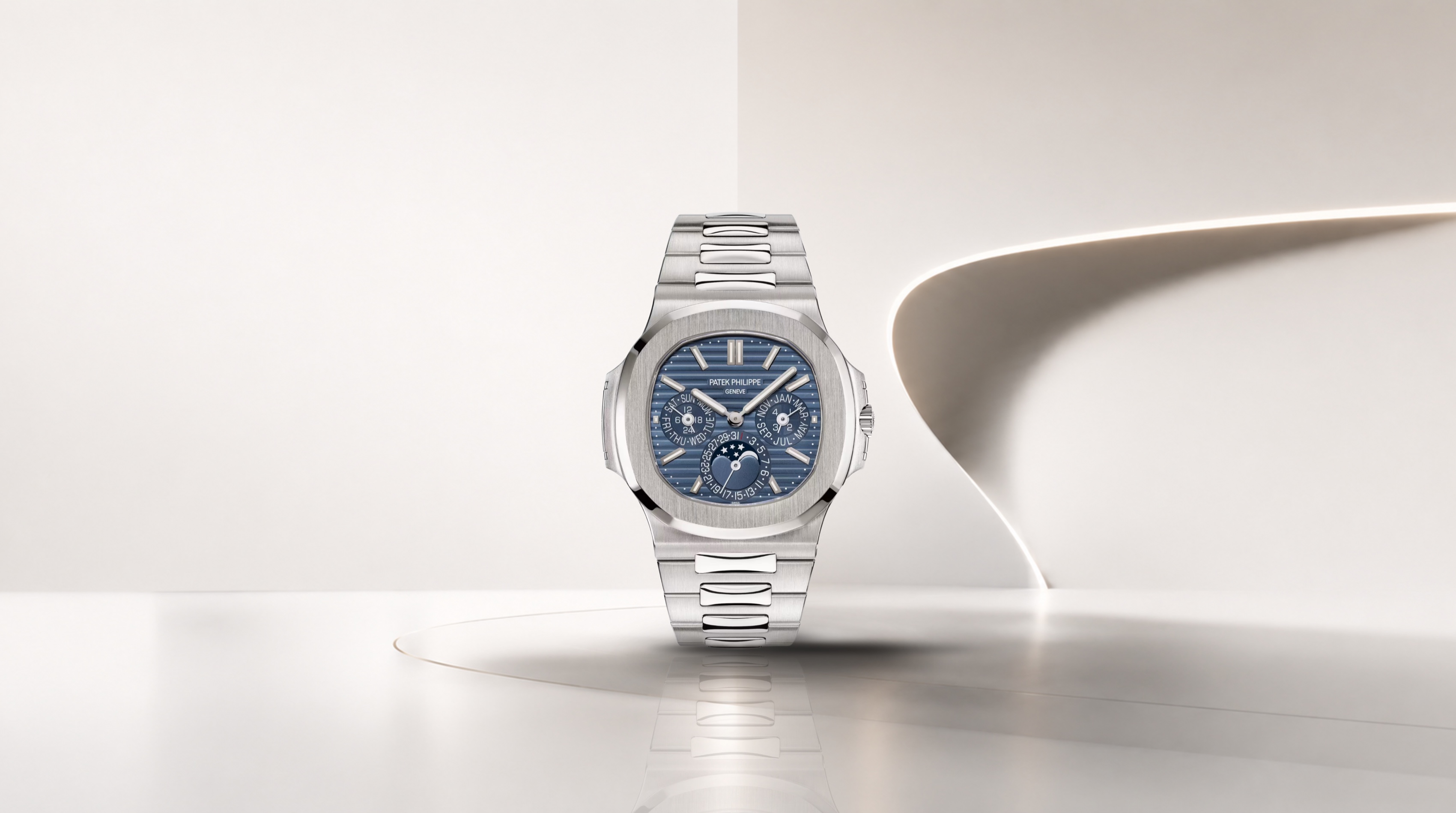 Patek Philippe Nautilus moon phase — Filipucci Juweliers Maastricht