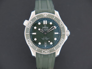 Omega Seamaster Diver 300M Co-Axial Master Chronometer Green Dial 210.32.42.20.10.001 NEW