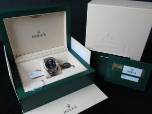 Rolex Day-Date 40 White Gold Olive Green Roman Dial 228239 