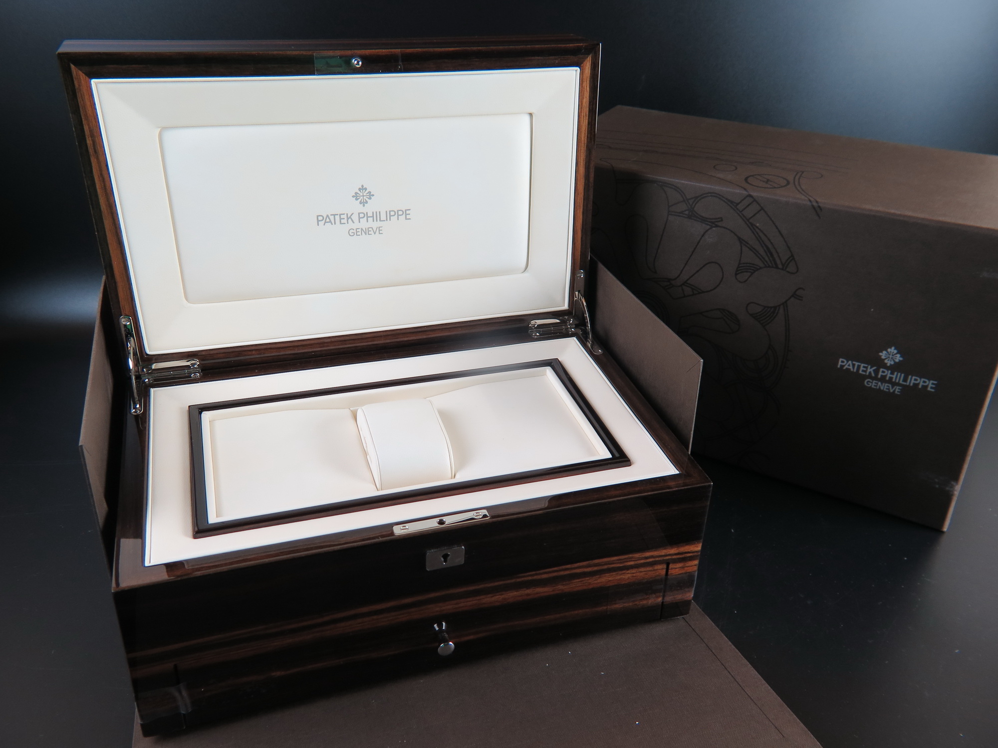 Patek box discount