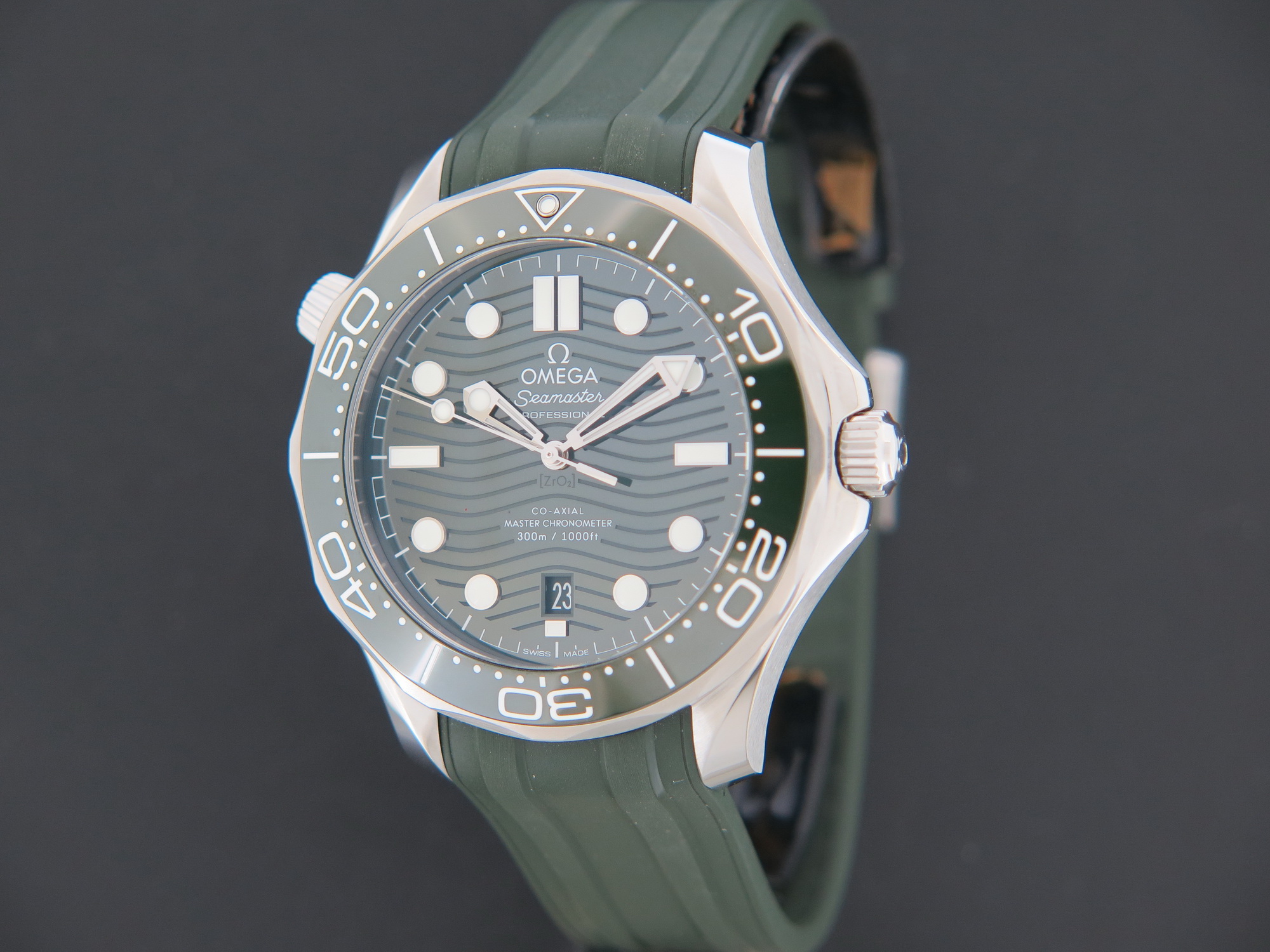 Omega Seamaster Diver 300M Co Axial Master Chronometer Green Dial 210.32.42.20.10.001 NEW Horloges Filipucci Juweliers Maastricht