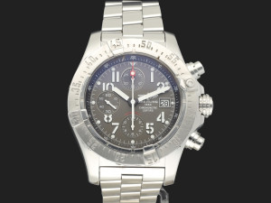 Breitling Avenger Skyland Chronograph 45 A13380