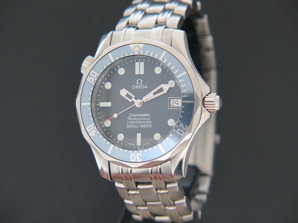 Omega seamaster midsize on sale automatic