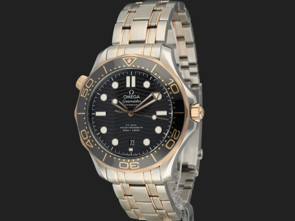 Omega - Seamaster Diver 300M Co-Axial Master Chronometer Steel - Sedna Gold Black Dial 210.20.42.20.01.001 NEW