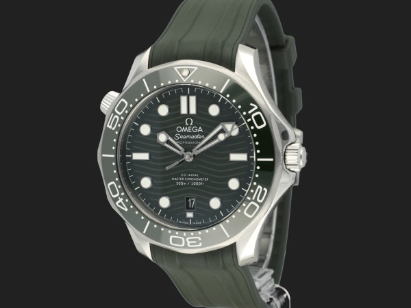 Omega - Seamaster Diver 300M Co-Axial Master Chronometer Green Dial 210.32.42.20.10.001 99% NEW
