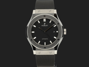 Hublot Classic Fusion Titanium Black Dial 42mm 542.NX.1171.RX