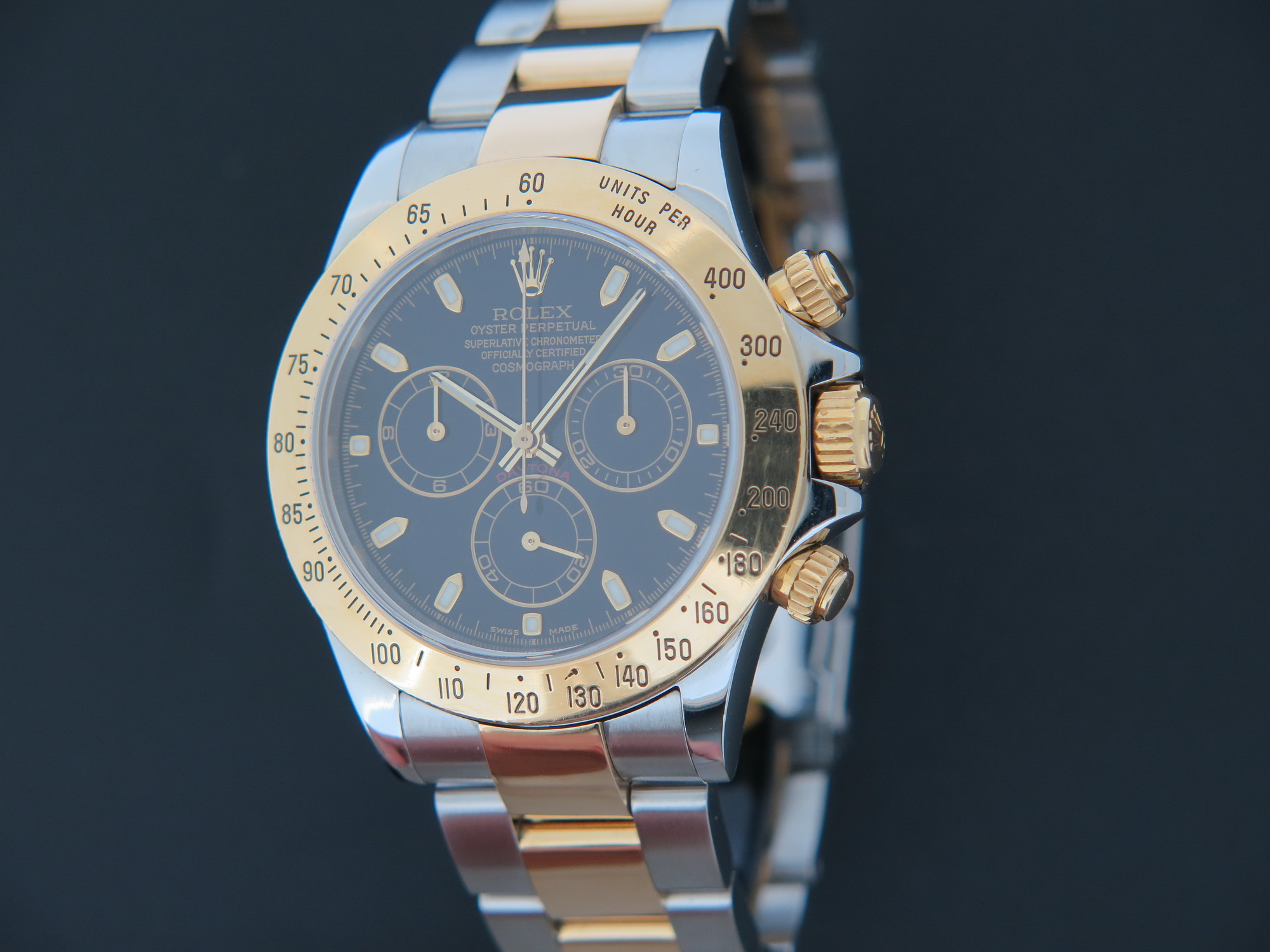 Gold daytona outlet black dial