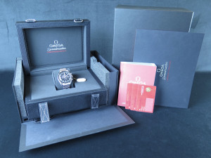 Omega Speedmaster Professional Moonwatch Co-Axial Master Chronometer 310.30.42.50.01.001 NEW