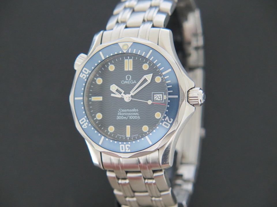 Omega Seamaster 300M Mid-Size Blue Dial Quartz 25618000 (1)