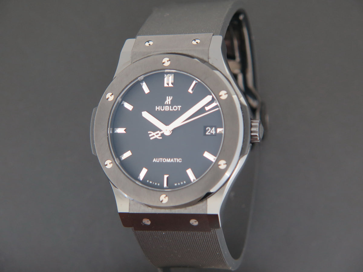 Hublot Classic Fusion Black Magic Ceramic 45mm 511.CM.1171.RX (1)