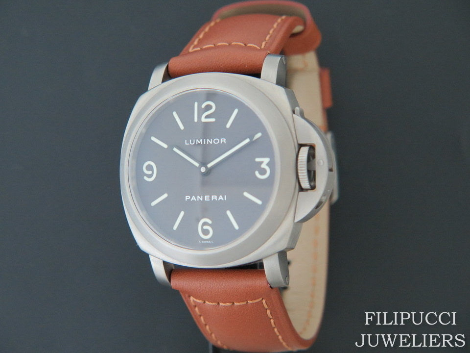 Panerai Luminor Base 44mm Titanium (1)