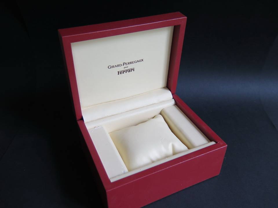 Girard-Perregaux Box Ferrari (1)