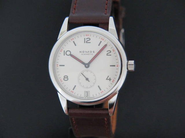 Nomos Club Datum
