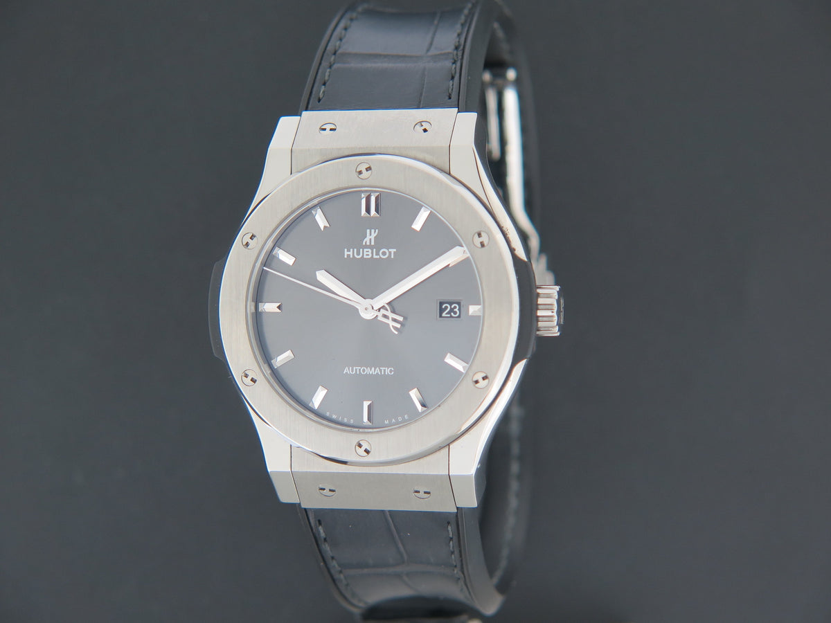 Hublot Classic Fusion Titanium Racing Grey 42mm 542.NX.7071.LR (1)