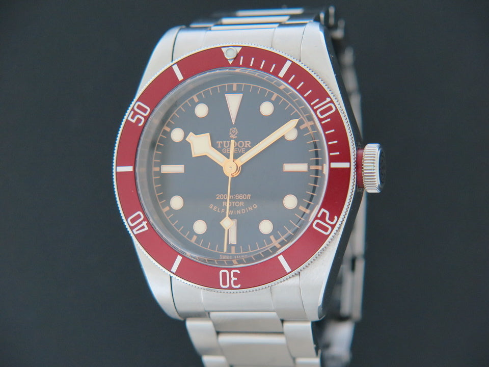 Tudor Heritage Black Bay Red 79220R (1)