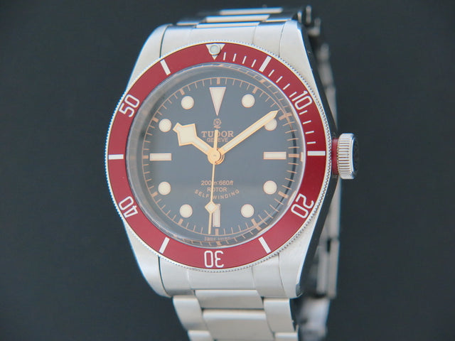 Tudor Heritage Black Bay Red