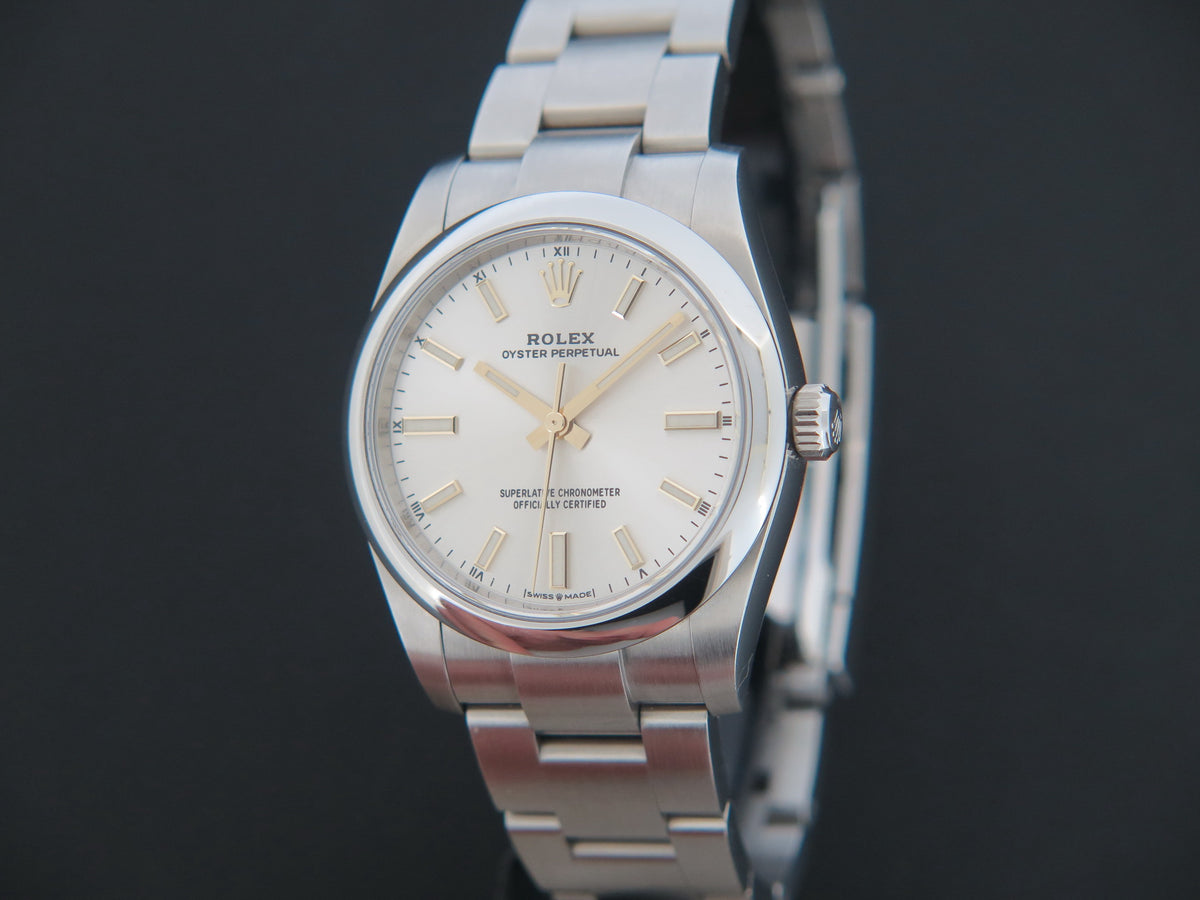 Rolex Oyster Perpetual 34 Silver Dial 124200 NEW (1)