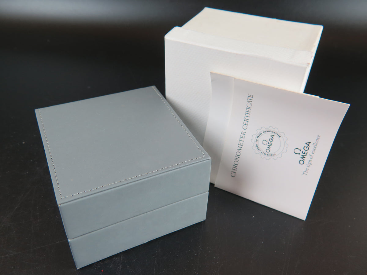 Omega Box set with booklets (1)