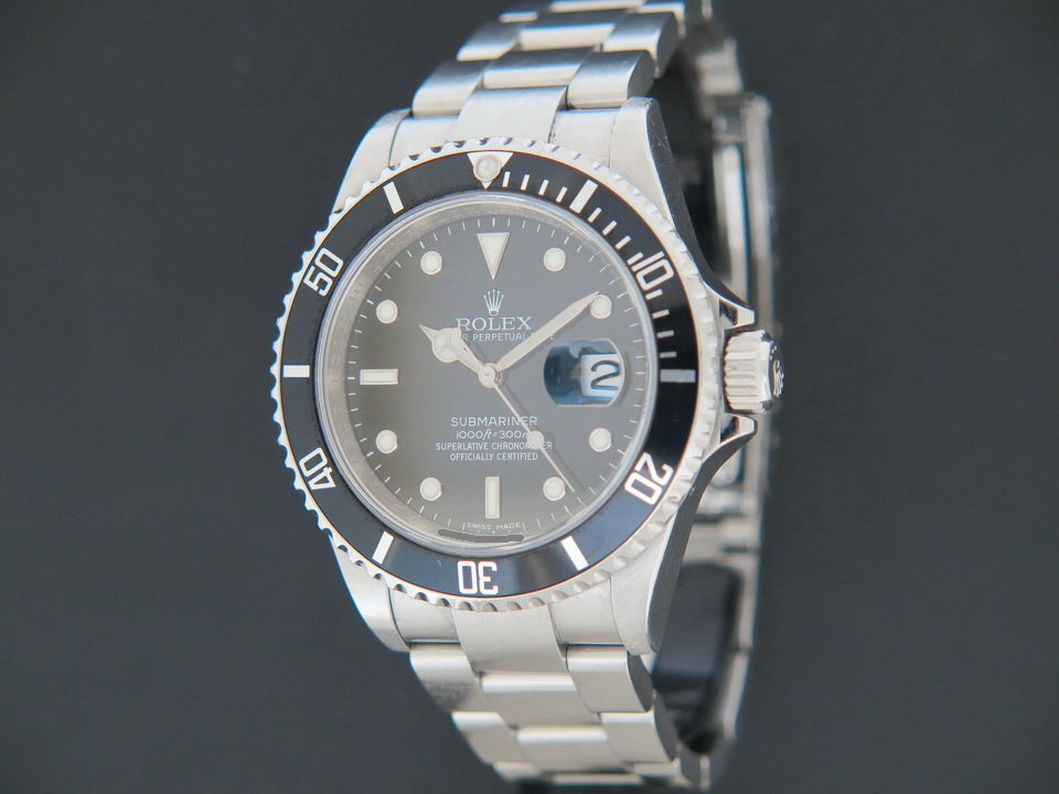 Rolex Submariner Date 16610 V-serial (1)