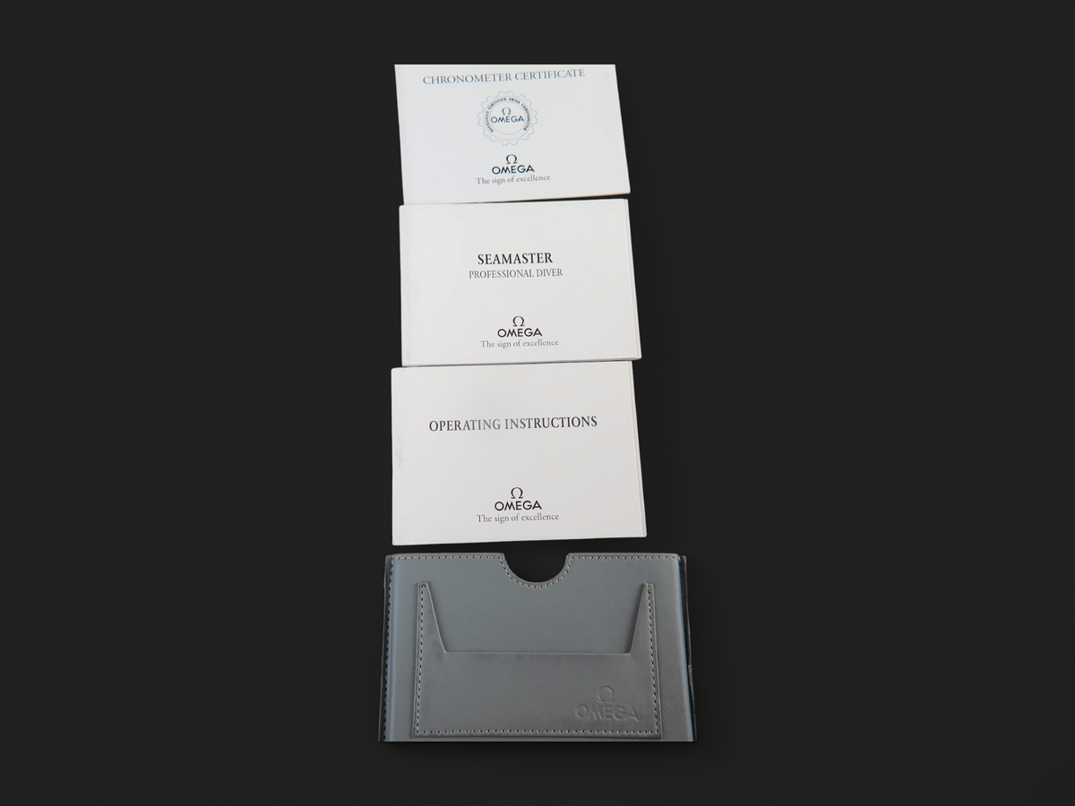 Omega Card Holder with Booklets (1)