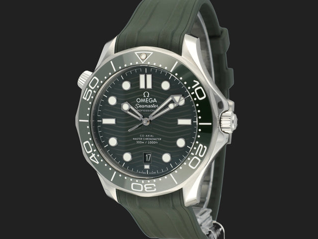 Omega Seamaster Diver 300M Co-Axial Master Chronometer Green Dial 210.32.42.20.10.001 99% NEW