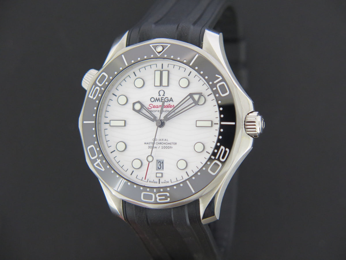 Omega Seamaster Diver 300M Co-Axial Master Chronometer 21032422004001 (1)
