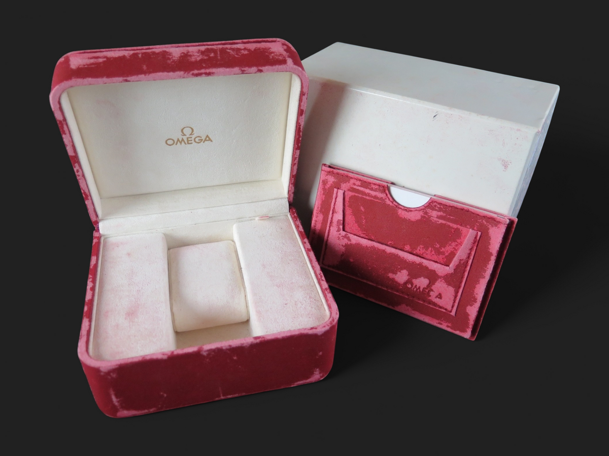 Omega Box Set with Booklet (1)