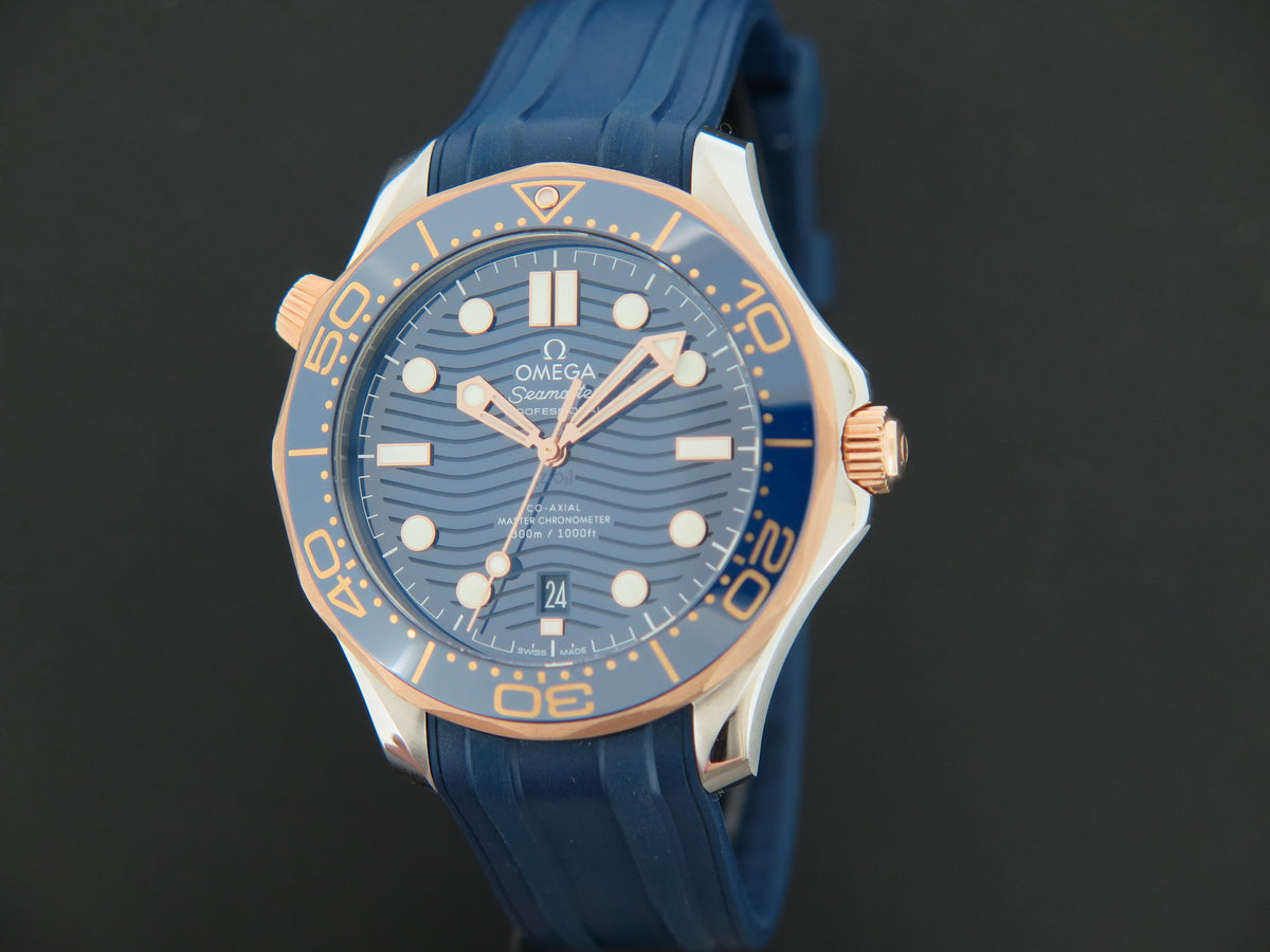 Omega Seamaster Diver 300M Sedna Gold/Steel NEW 210.22.42.20.03.002 (1)