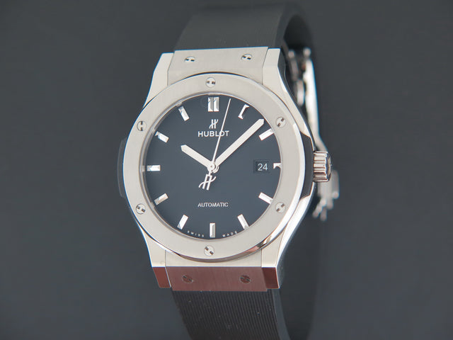 Hublot Classic Fusion Titanium Black Dial 42mm