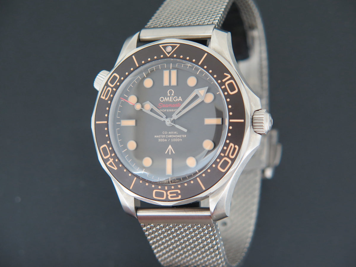 Omega Seamaster Diver 300M Co-Axial Master Chronometer 007 Edition 210.90.42.20.01.001 (1)
