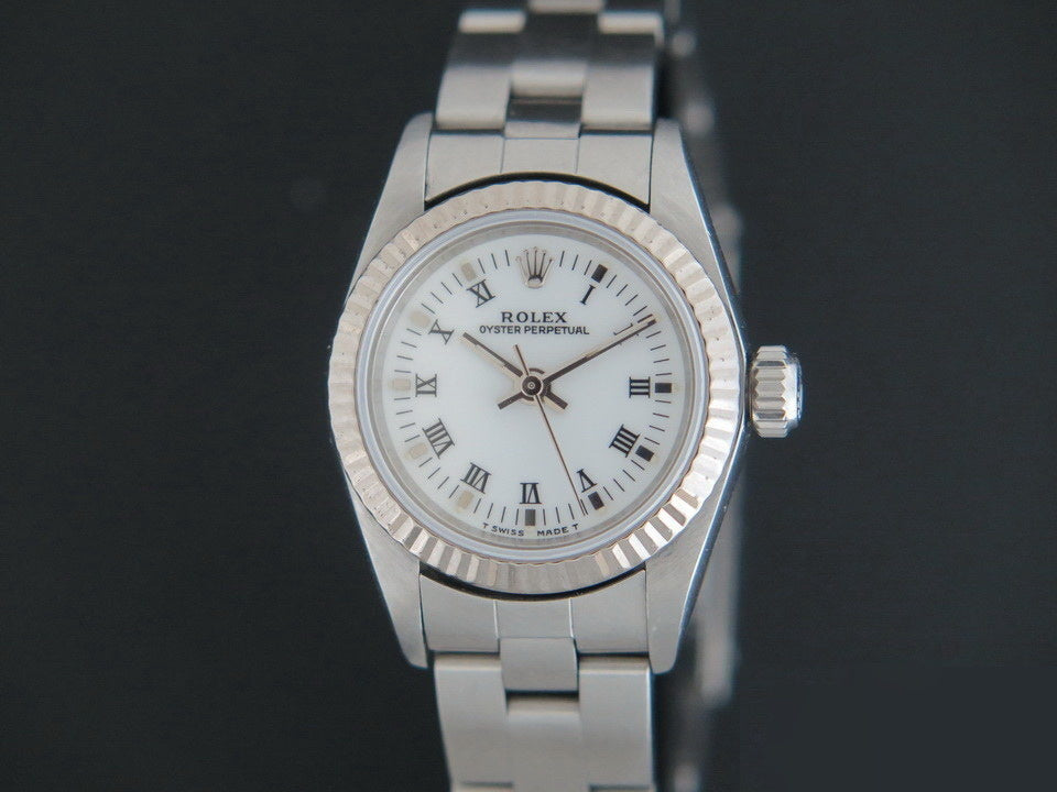 Rolex Oyster Perpetual 24 mm 67194 (1)