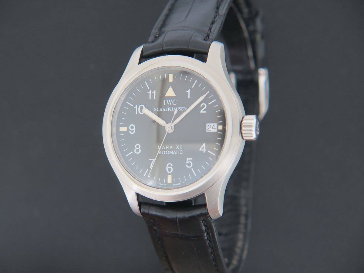 IWC Pilot's Watch "Die Fliegeruhr Automatik" Mark XII IW324101 (1)