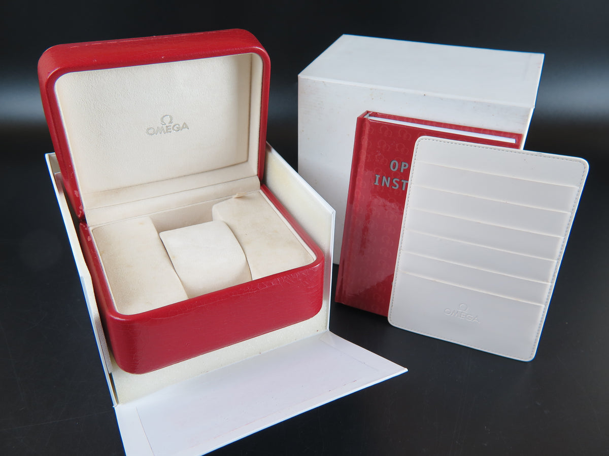 Omega Box Set with booklet and card holder (1)