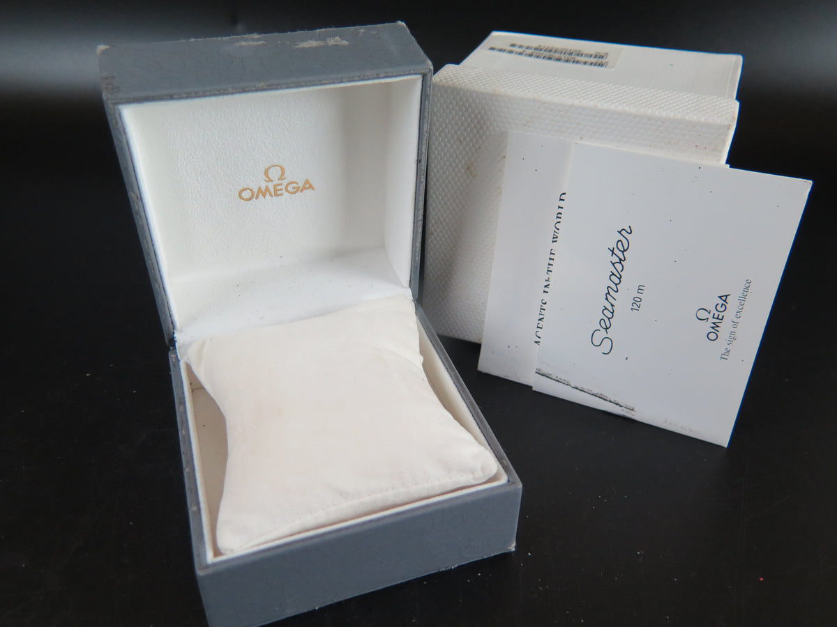 Omega Box Set with booklets (1)