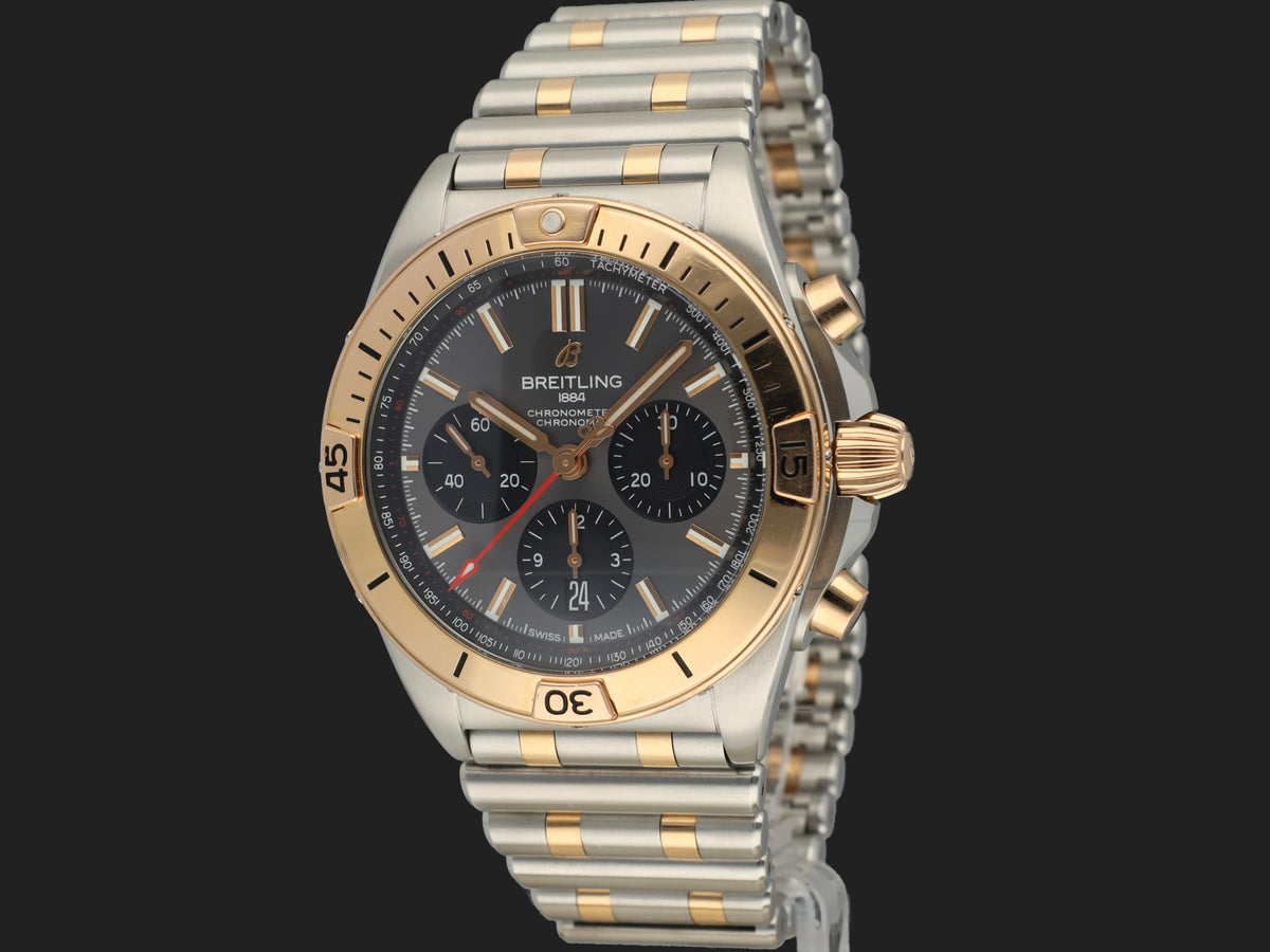 Breitling Chronomat B01 42 Anthracite Dial UB0134  (1)