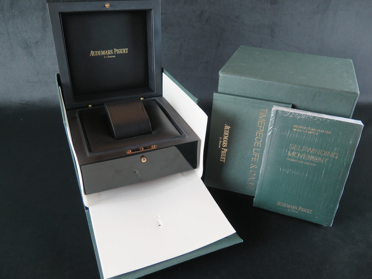 Audemars Piguet Box Set with Booklets (1)