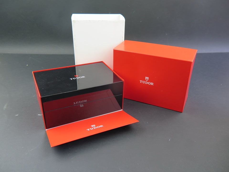 Tudor Box (1)