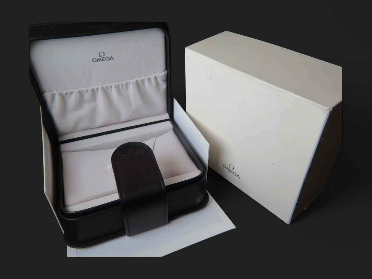 Omega Box Set with Booklets  (1)