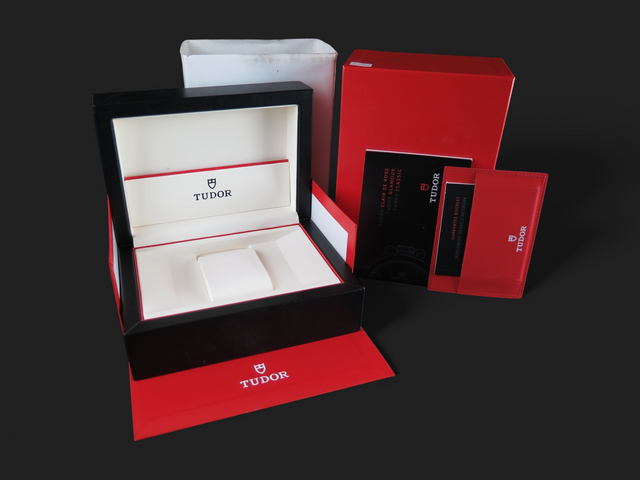 Tudor Box Set with Manuals and Card Holder ref.44092.04
