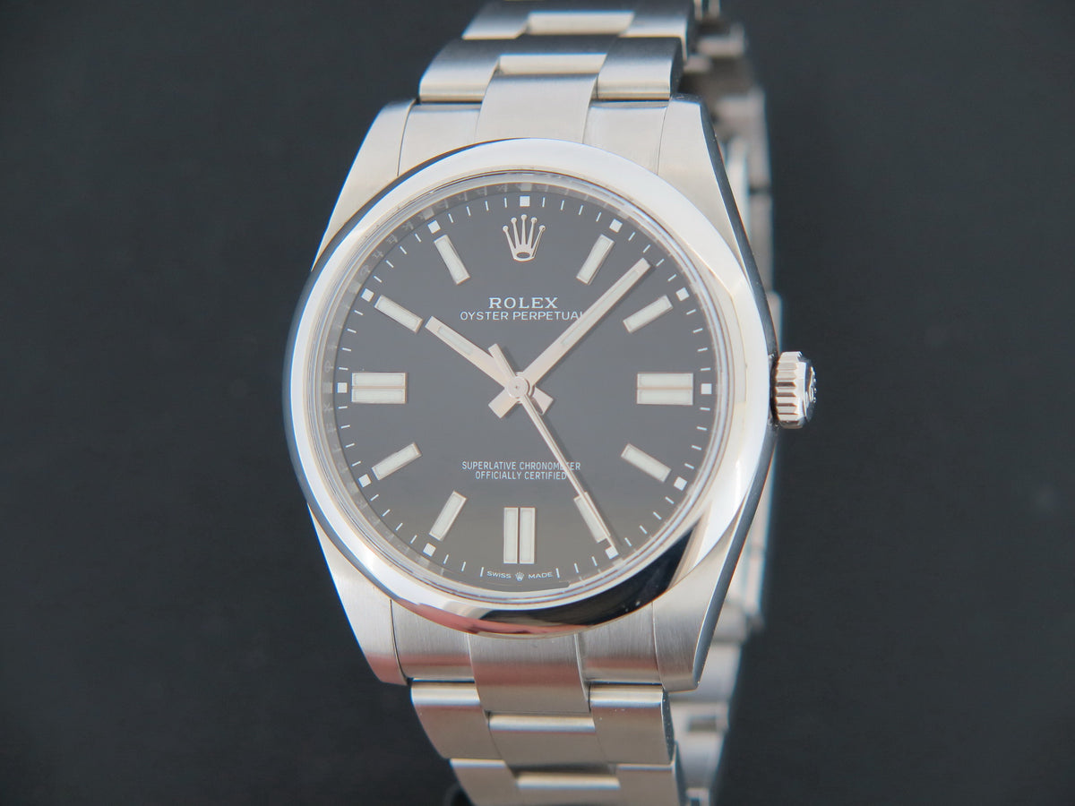 Rolex Oyster Perpetual 41 Black Dial 124300 (1)