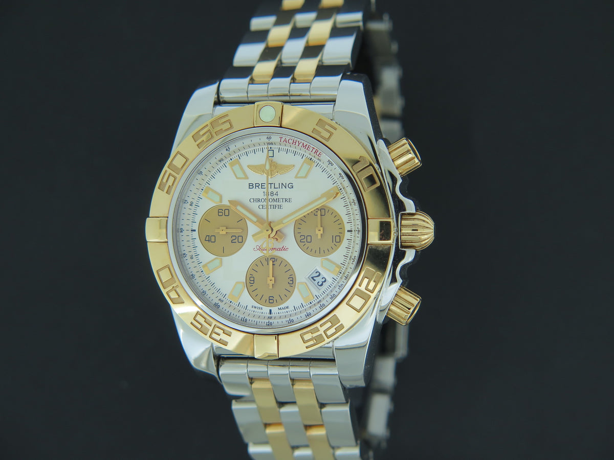 Breitling Chronomat 41 Rose Gold/Steel Silver Dial CB014012 (1)