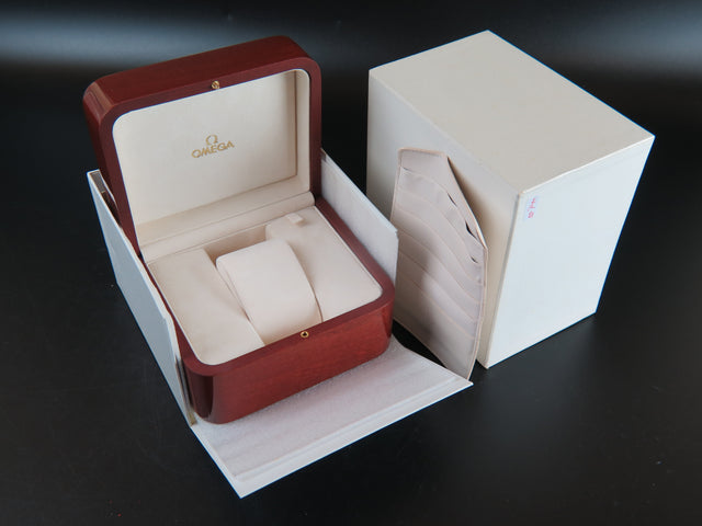 Omega Box Set With Cardholder