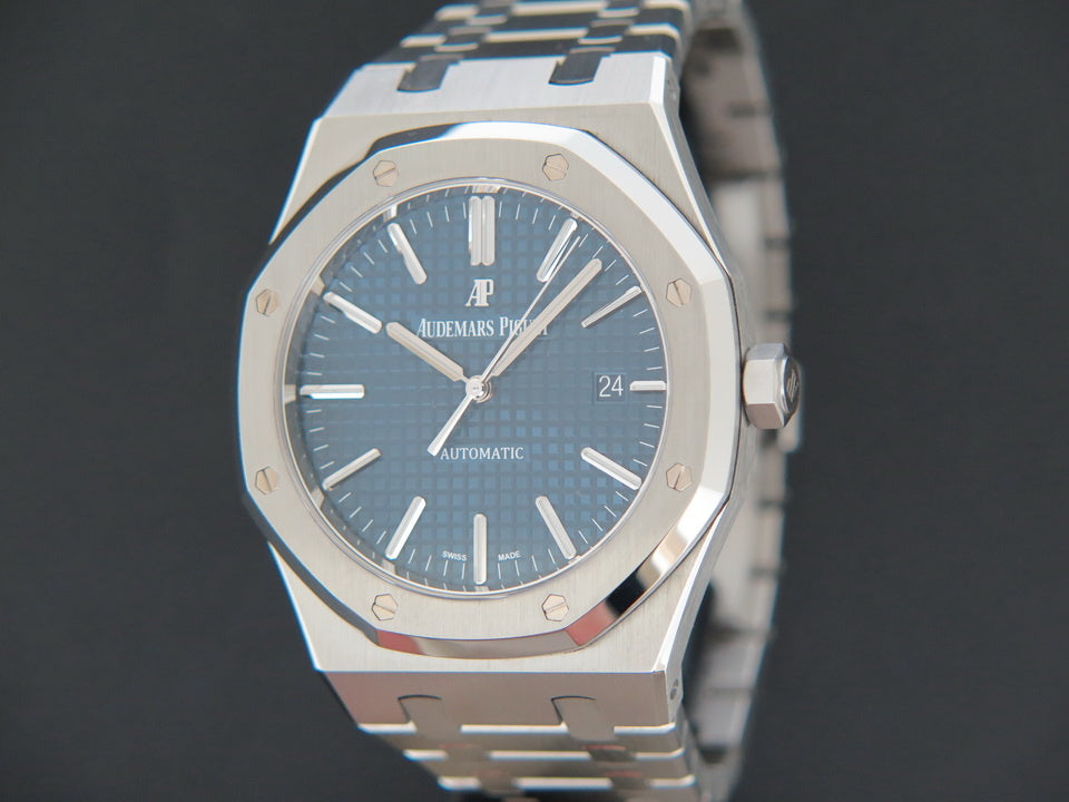 Audemars Piguet Royal Oak Selfwinding Blue Dial 15400ST.OO.1220ST.03.A (1)