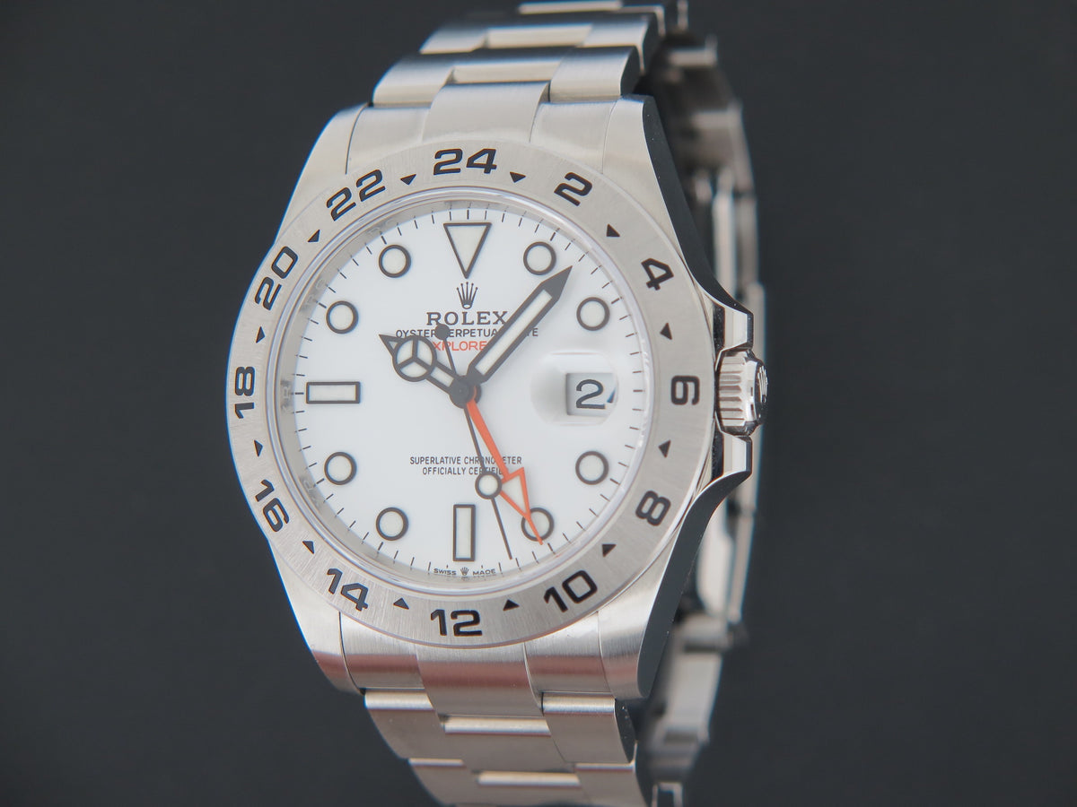 Rolex Explorer II White Dial 226570 99% NEW (1)