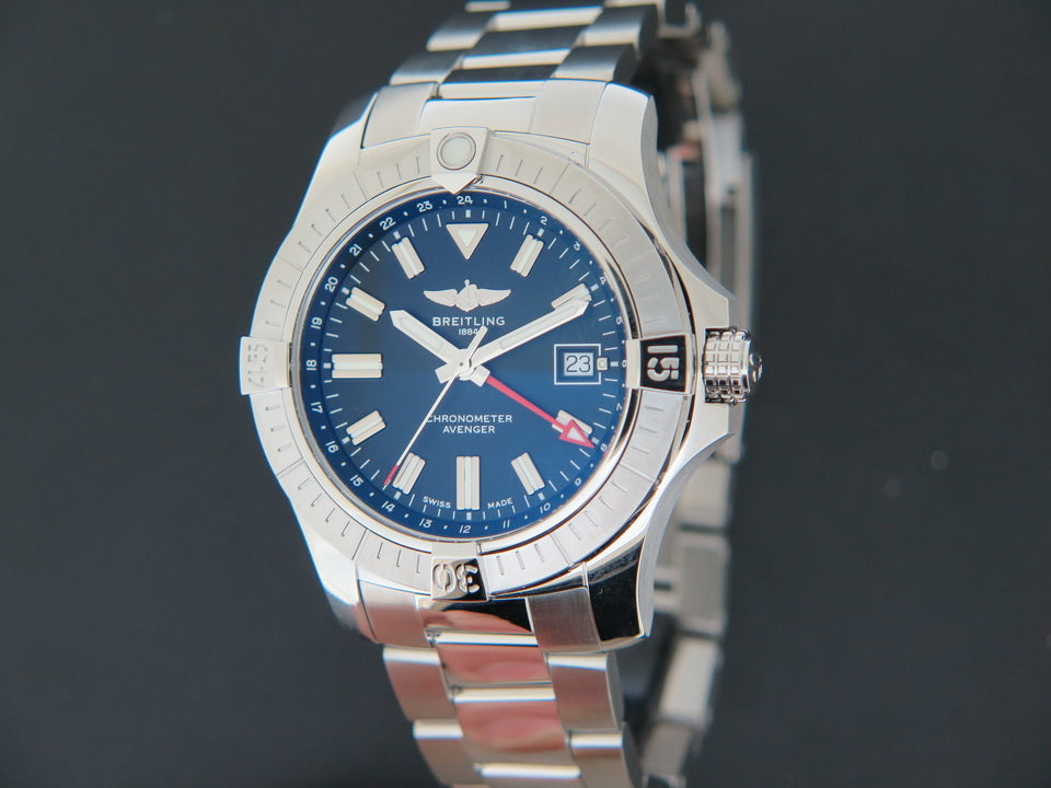 Breitling Avenger Automatic GMT 43 A32397 (1)
