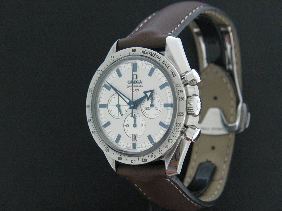 Omega Speedmaster Broad Arrow Chronometer (1)