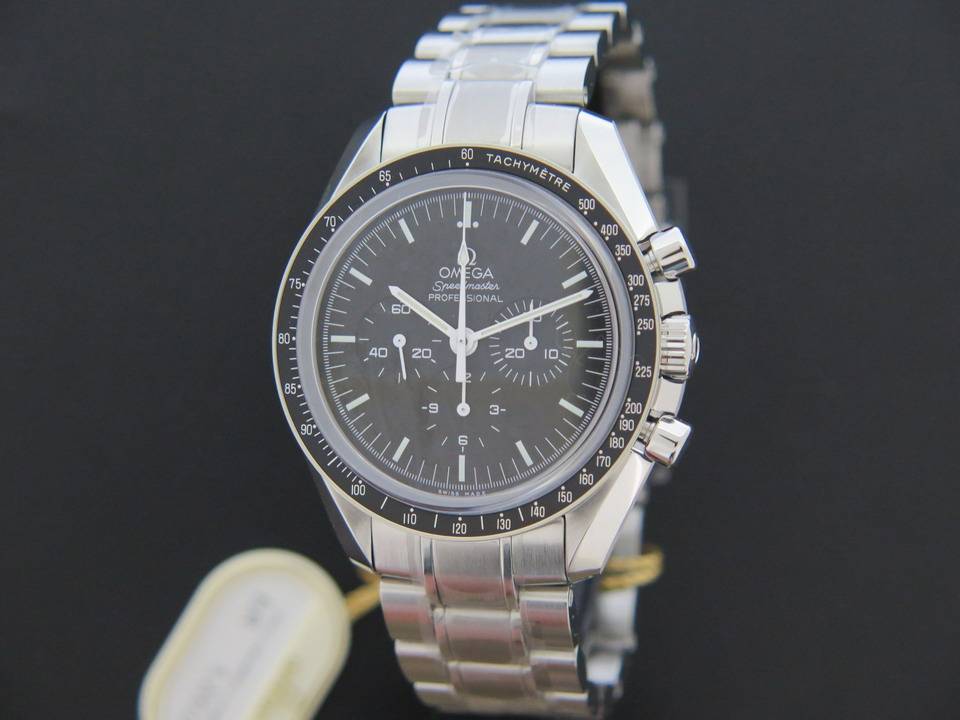 Omega Speedmaster Professional Moonwatch Sapphire NEW    (1)