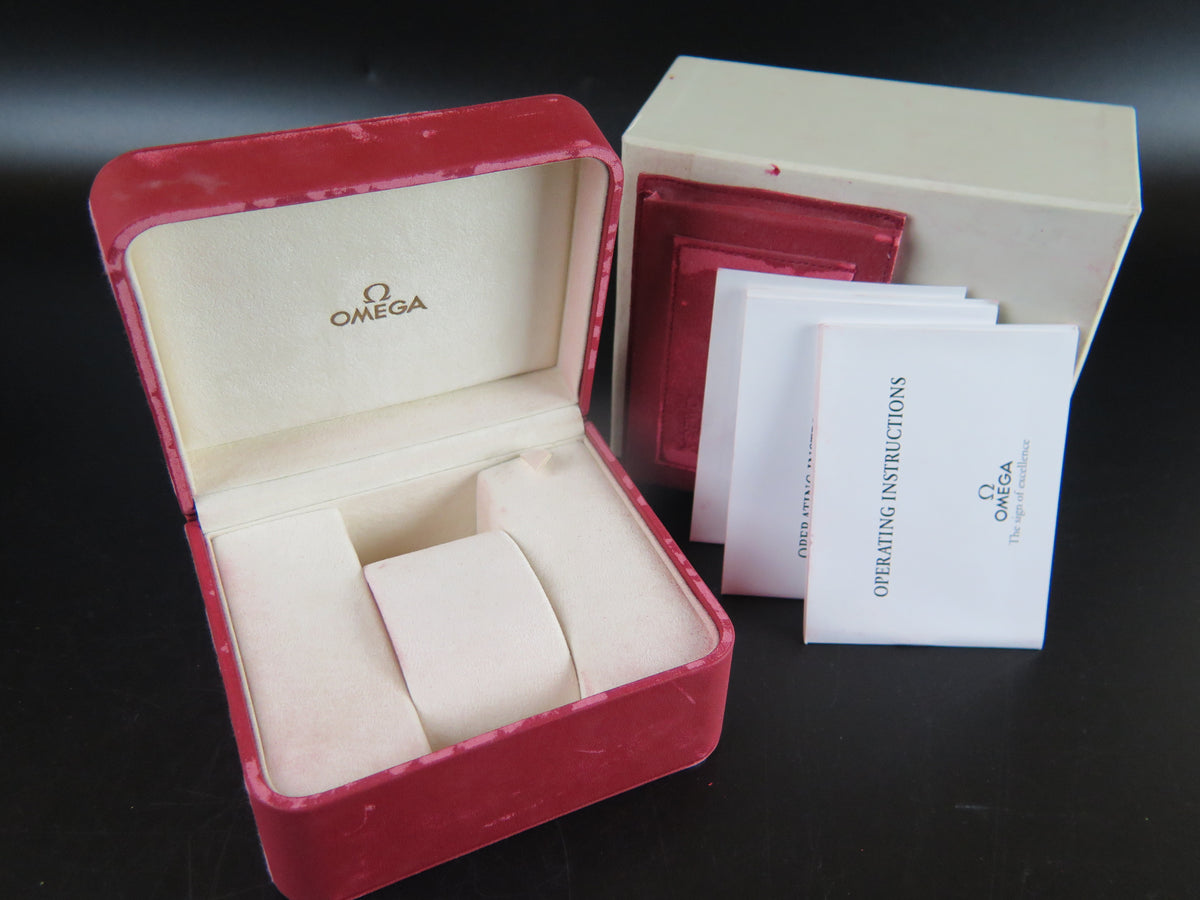 Omega Box set with booklets (1)