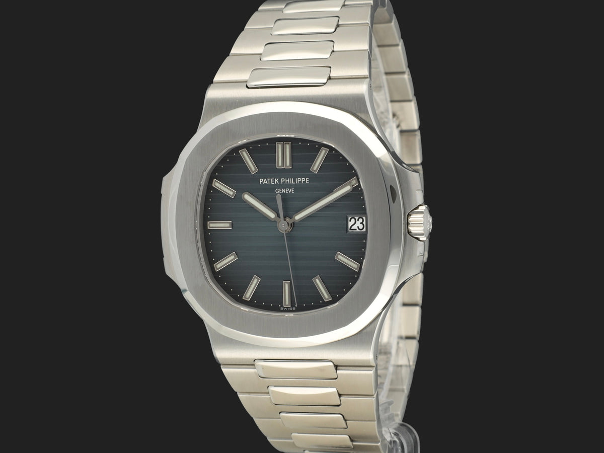 Patek Philippe Nautilus Blue Dial 5711/1A NEW (1)